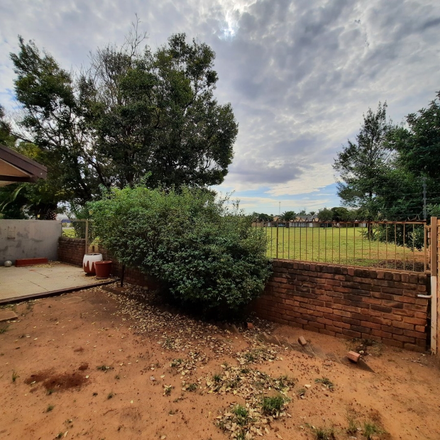 2 Bedroom Property for Sale in Langenhovenpark Free State